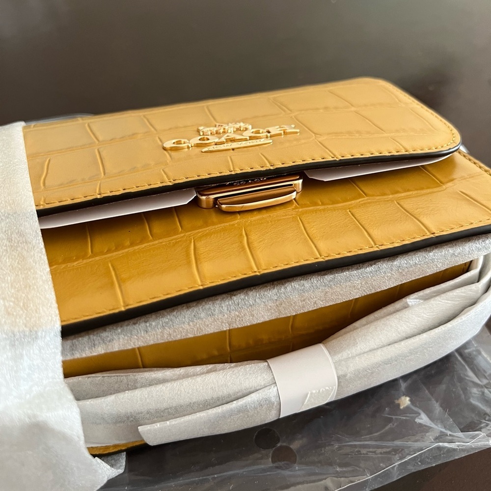 Coach Mini Brynn Crossbody new​ - Picture 6 of 9